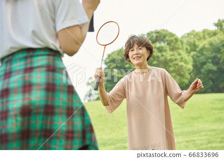 母親和女兒行使 母親和女兒行使 66833696