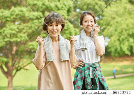 Mother and daughter exercising 66833753