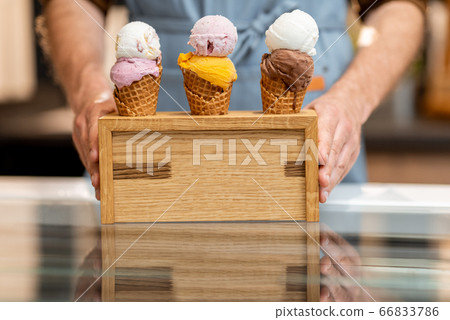 Seller with yummy ice creams in the shop Seller with yummy ice creams in the shop 66833786
