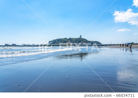 [神奈川縣]從片瀨東濱海岸看晴的江之島 66834731