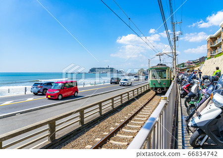 [Kanagawa] Enoshima and Enoden seen from around Kamakura High School 66834742