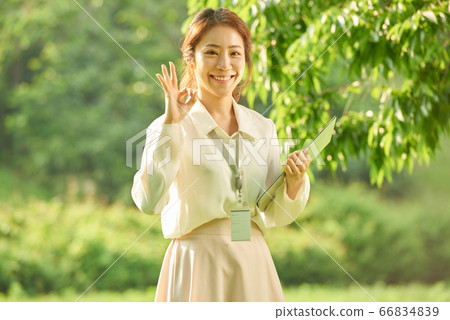 20s office worker 20s office worker 66834839