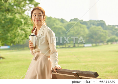 20多歲的上班族 66834889