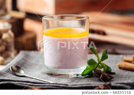 Layers dessert panna cotta mousse orange berries Layers dessert panna cotta mousse orange berries 66835158