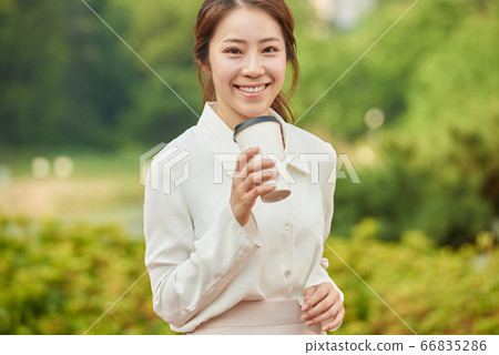 20多歲的上班族 66835286