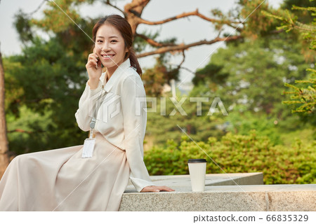 20s office worker 20s office worker 66835329