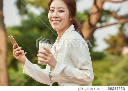 20s office worker 20s office worker 66835350