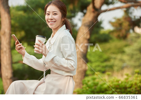 20s office worker 20s office worker 66835361
