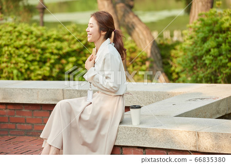 20s office worker 20s office worker 66835380