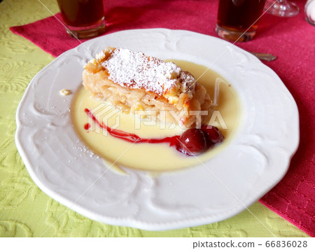 German apple pie Apferstrudel 66836028