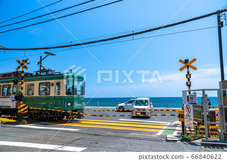 《Kanagawa Prefecture》 Enoden along the sea and the crossing in front of Kamakura High School 66840622