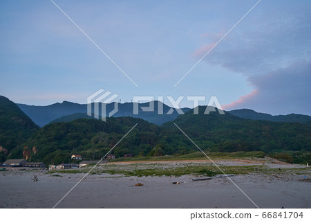 Dusk at Nozumi Beach in Nagaoka City, Niigata Prefecture 66841704