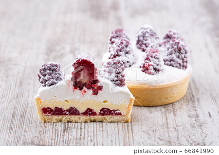 Sand dough with cranberry confitur, custard and whipped cream with fresh berries 66841990