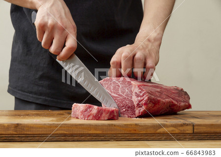 切牛排肉的場景 切牛排肉的場景 66843983