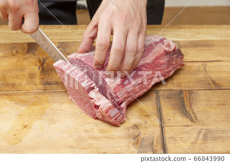 Scene of cutting steak meat 66843990