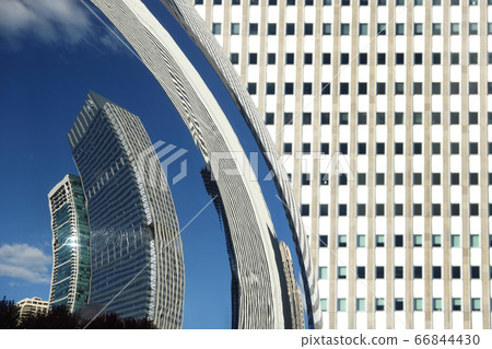 Cloud Gate Chicago with reflection of buildings 66844430