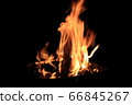 Bonfire flame　 66845267