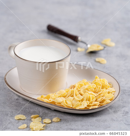 Corn flakes dessert breakfast spoon milk corn flakes with milk コーンフレーク cow milk Corn flakes dessert breakfast spoon milk corn flakes with milk コーンフレーク cow milk 66845323