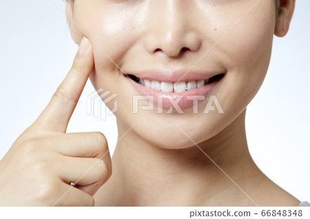 日本年輕女性,美麗的肌膚 日本年輕女性,美麗的肌膚 66848348