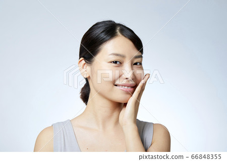 Young Japanese woman with beautiful skin 66848355