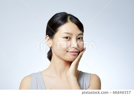 Young Japanese woman with beautiful skin Young Japanese woman with beautiful skin 66848357
