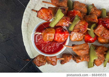 Barbecue pork with vegetables and ketchup on pita Barbecue pork with vegetables and ketchup on pita 66849535