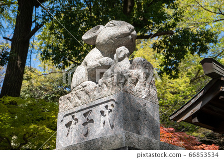 Rabbit statue at Tohjin Shrine 66853534