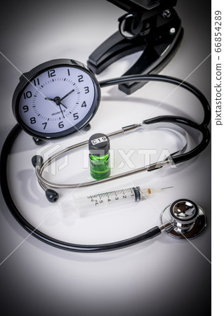 [有速度感的注射器和疫苗開發不良圖片] 66854289