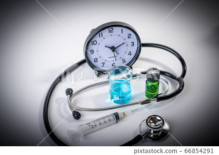 [有速度感的注射器和疫苗開發不良圖片] 66854291