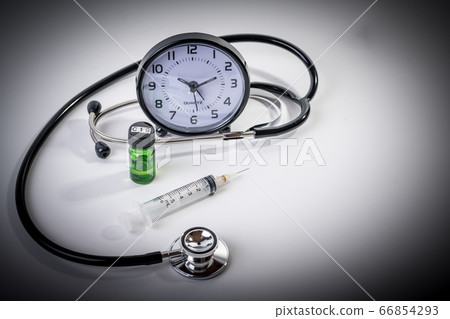 [有速度感的注射器和疫苗開發不良圖片] 66854293