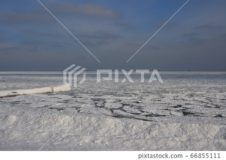 Frozen Black Sea near the coast with snow, split ice floes and ice-covered pier Frozen Black Sea near the coast with snow, split ice floes and ice-covered pier 66855111