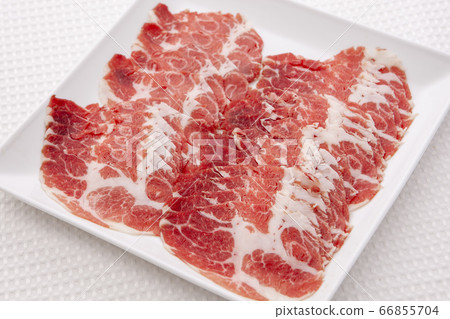 切成薄片的豬肉包 切成薄片的豬肉包 66855704
