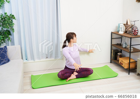 Remote Online Youtuber YouTube Vlogger Blogger Yoga Stretch Fitness 66856018