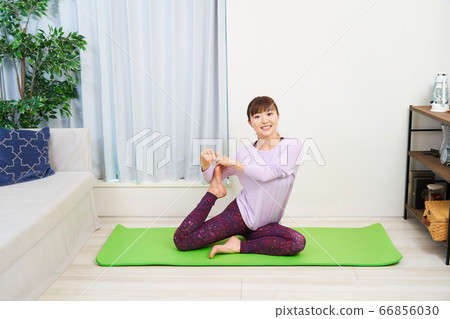 Remote Online Youtuber YouTube Vlogger Blogger Yoga Stretch Fitness Remote Online Youtuber YouTube Vlogger Blogger Yoga Stretch Fitness 66856030