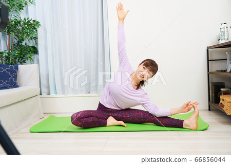 Remote Online Youtuber YouTube Vlogger Blogger Yoga Stretch Fitness Remote Online Youtuber YouTube Vlogger Blogger Yoga Stretch Fitness 66856044