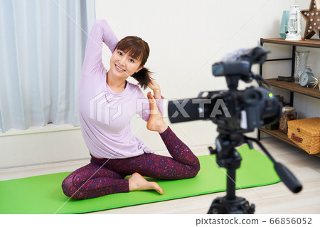 Remote Online Youtuber YouTube Vlogger Blogger Yoga Stretch Fitness Remote Online Youtuber YouTube Vlogger Blogger Yoga Stretch Fitness 66856052