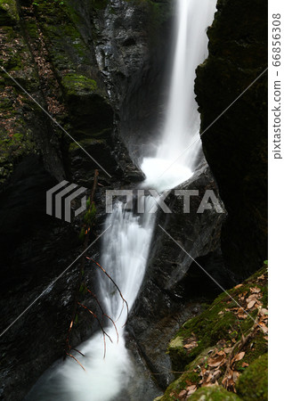 蜻蜓瀑布 66856308