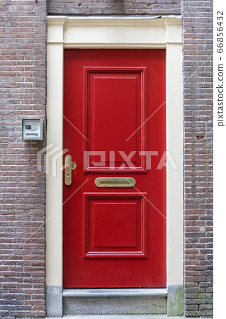 Red Door 66856432