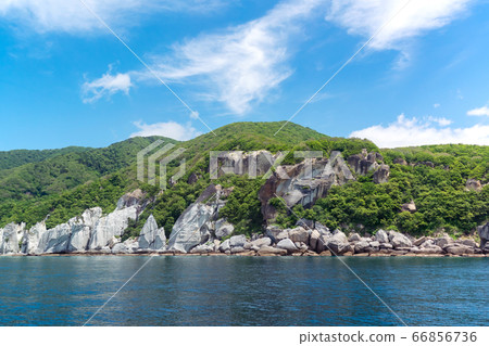[Hotokegaura, Sai Village, Aomori Prefecture] Hotokegaura seen from the azure sea 66856736