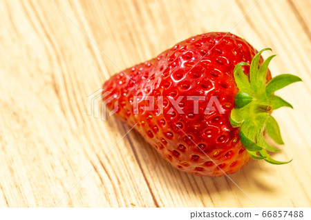 一個草莓 66857488