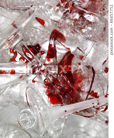破碎的酒杯 破碎的酒杯 66857752