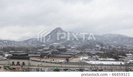 韓國首爾特別市鐘路區德壽宮景福宮冬季 韓國首爾特別市鐘路區德壽宮景福宮冬季 66859321