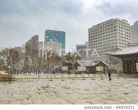 Deoksugung Gyeongbokgung Palace in Jongno-gu, Jung-gu, Seoul, Korea Winter 66859331