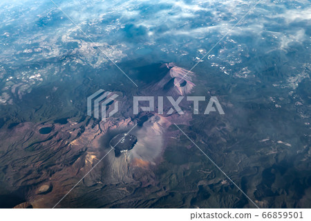 [Aerial view] Kirishima Kinko Bay National Park Shinmoedake Takachiho Peak Horizontal position 66859501