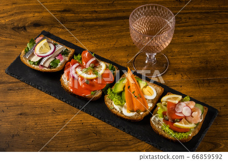 Open sandwich 66859592