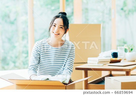 Young woman preparing to move 66859694