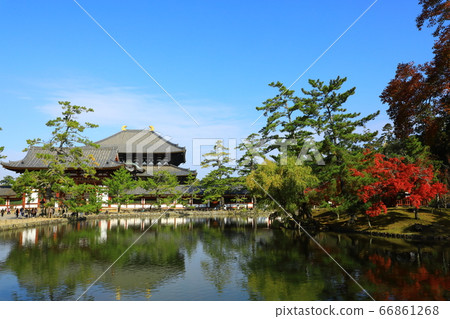 Todaiji Daibutsuden藍天和Kagamiike Todaiji Daibutsuden藍天和Kagamiike 66861268