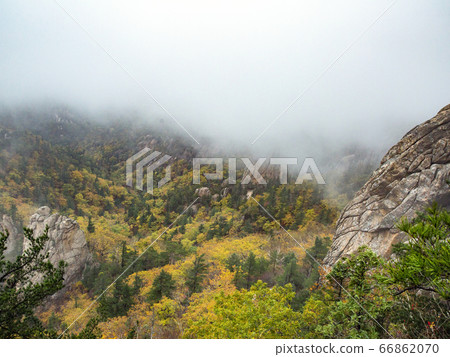 Seoraksan Bongjeongam Hunting Dong Valley in Inje-gun, Gangwon-do, Korea 66862070