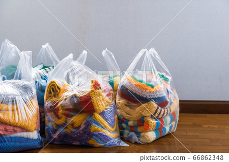 Separation of old clothes collected by the city Hand-knitting of wool sent to poor households around the world 66862348