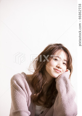 Young woman with long hair 66862558
